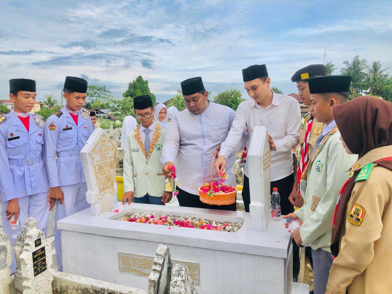 Siswa MAN 1 Langkat Ziarah ke Makam Pahlawan Nasional, Refleksi Hari Kebangkitan Nasional