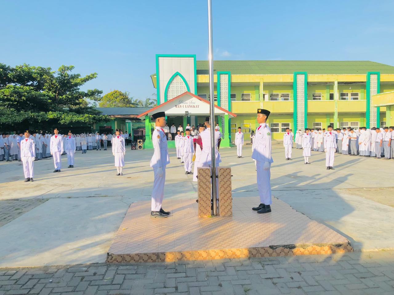 Suasana Penuh Khitmat Iringi Upacara Peringatan Hari Lahir Pancasila di MAN 1 Langkat